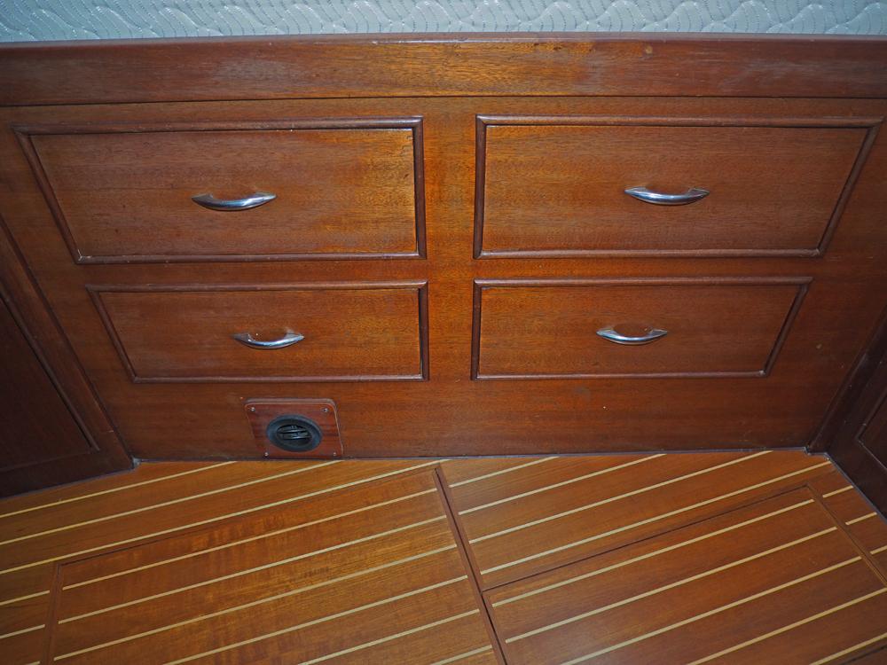 Cabin en avant, H&eacute;bergements